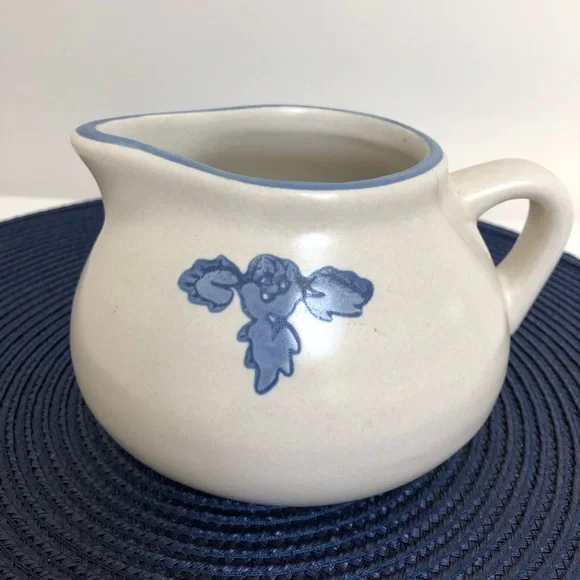 Vintage 1960’s Pfaltzgraff Yorktowne Stoneware Pitcher - Picture 2 of 8